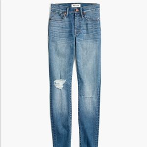 9" High-Rise Skinny // Frankie Wash // Torn-Knee